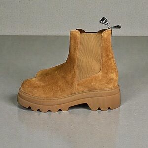 🌻NEW Blanche Loden Tan Suede Chelsea Lug Platform Boots  Size 37 = US Size 6